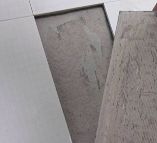 枞阳瓷砖空鼓维修公司分享瓷砖铺贴时如果打浆（即涂抹在瓷砖背面和基层上的砂浆或瓷砖胶）过少，会带来以下问题